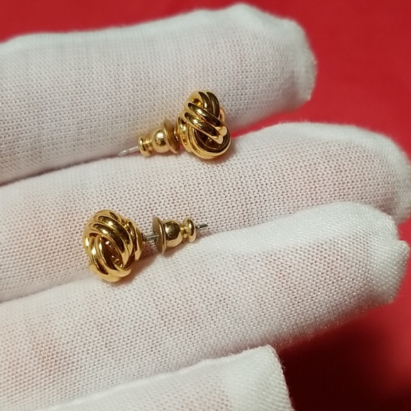 Knot Earings - Picture 2 of 3